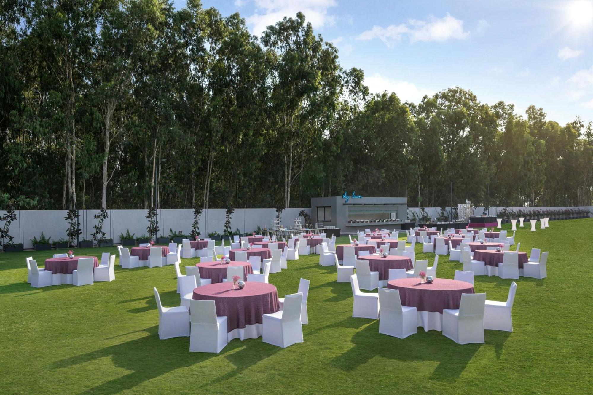 Moxy Bengaluru Airport Prestige Tech Cloud Hotel Devanahalli Kültér fotó